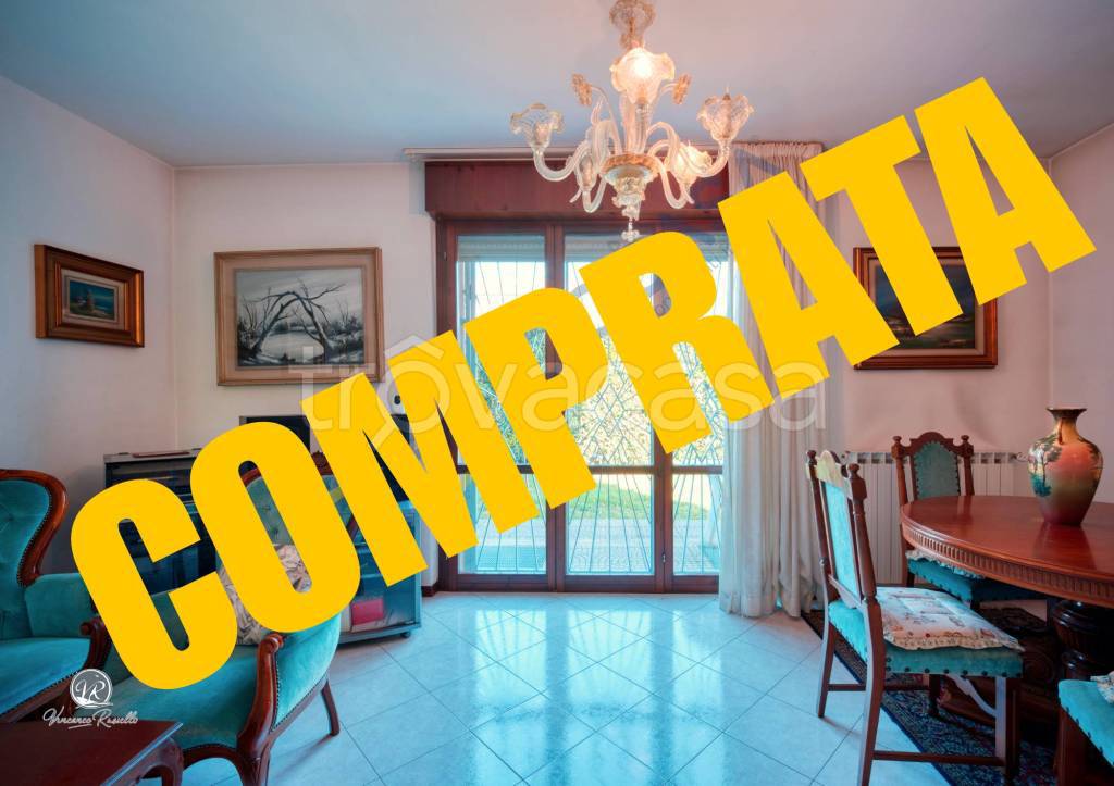 casa indipendente in vendita a Varedo in zona Valera