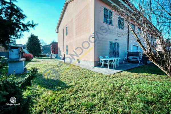 casa indipendente in vendita a Varedo in zona Valera