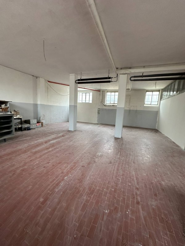 locale di sgombero in vendita a Varedo