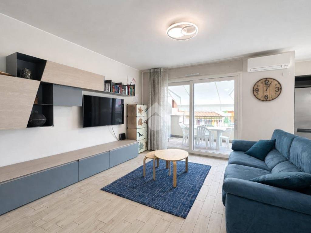 appartamento in vendita a Varedo in zona Valera