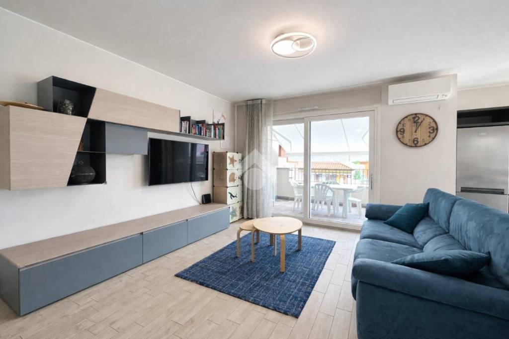 appartamento in vendita a Varedo in zona Valera