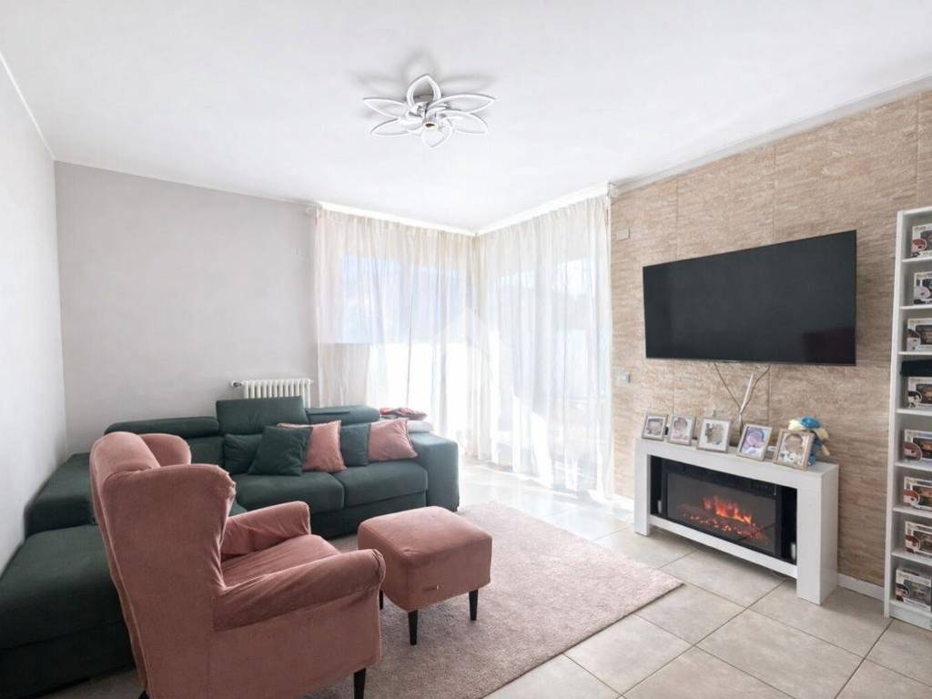 appartamento in vendita a Varedo in zona Valera