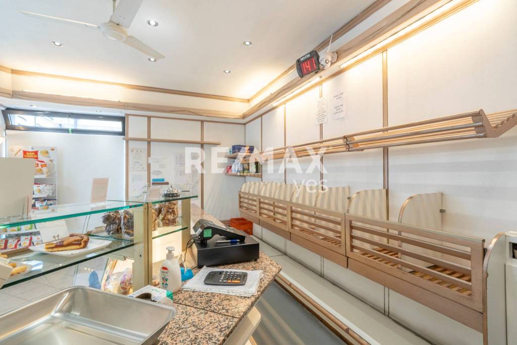 negozio in vendita a Varedo