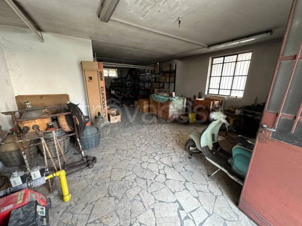 locale commerciale in vendita a Varedo