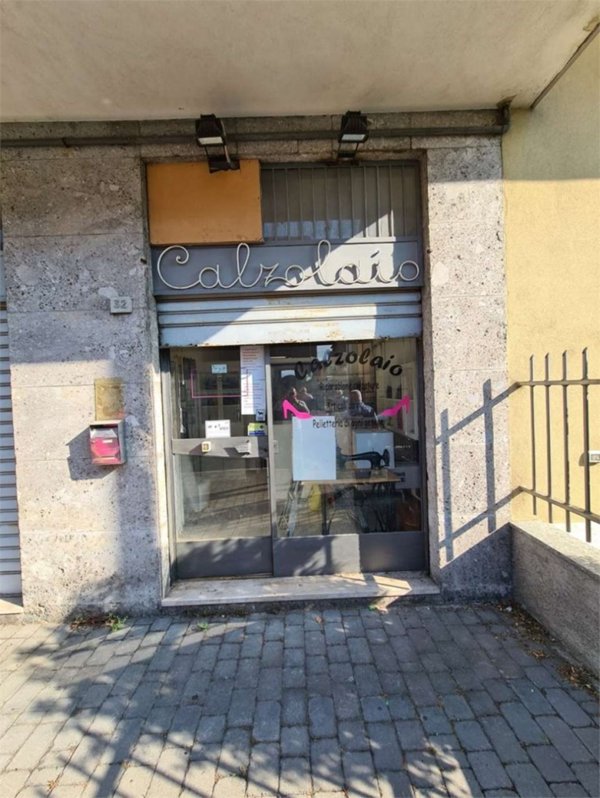negozio in vendita a Varedo