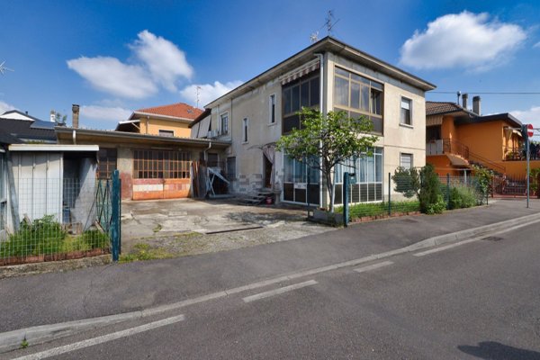 appartamento in vendita a Varedo in zona Valera