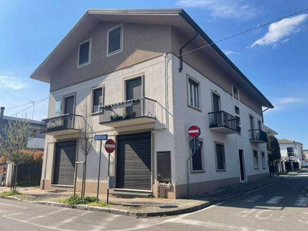 negozio in vendita a Varedo