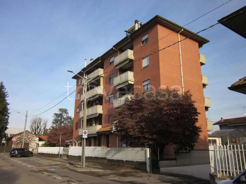 appartamento in vendita a Varedo in zona Valera