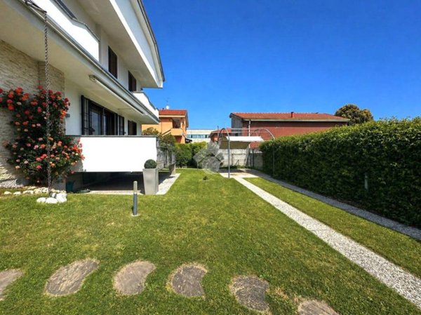 casa indipendente in vendita a Varedo in zona Valera