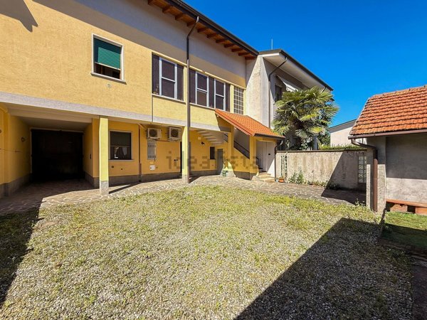 casa indipendente in vendita a Varedo