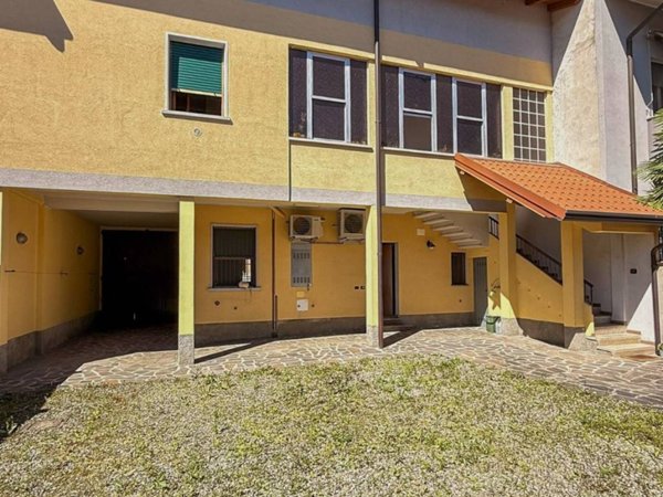 casa indipendente in vendita a Varedo