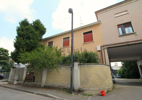 appartamento in vendita a Varedo in zona Valera