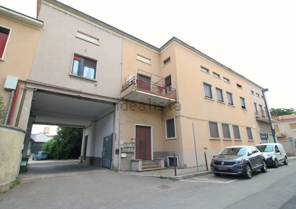 appartamento in vendita a Varedo in zona Valera