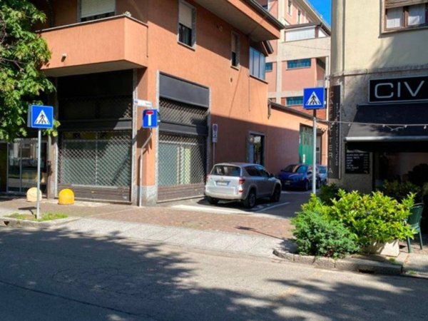 appartamento in vendita a Varedo in zona Valera