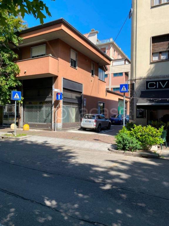 appartamento in vendita a Varedo in zona Valera