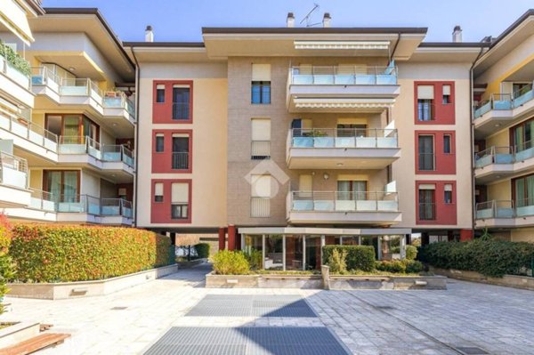 appartamento in vendita a Varedo in zona Valera
