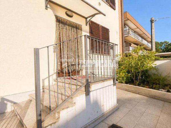 appartamento in vendita a Varedo in zona Valera