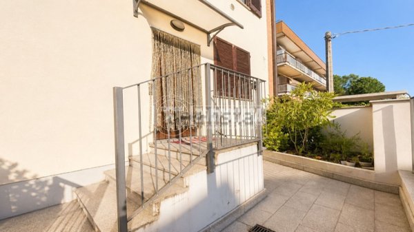 appartamento in vendita a Varedo in zona Valera