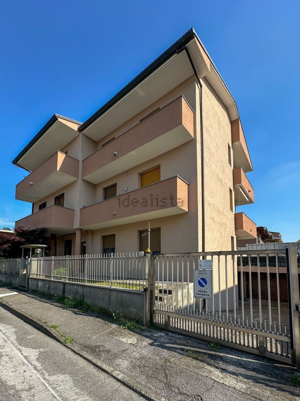 appartamento in vendita a Varedo in zona Valera