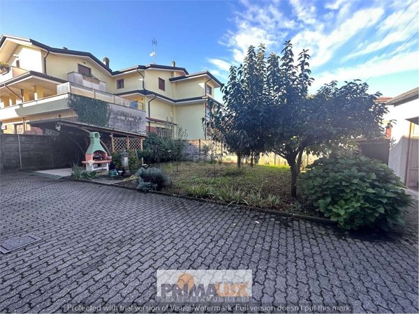 appartamento in vendita a Varedo in zona Valera