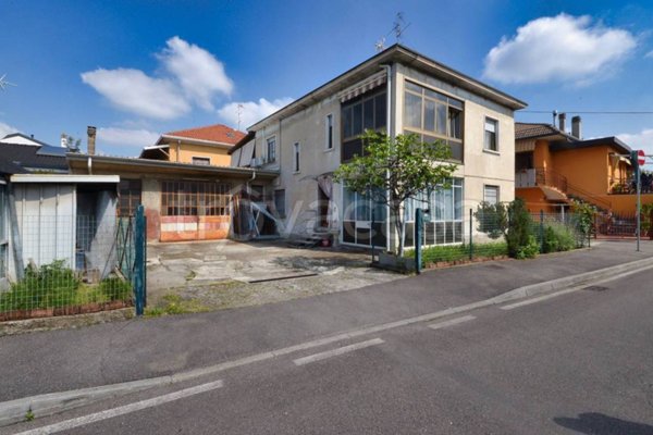 appartamento in vendita a Varedo in zona Valera