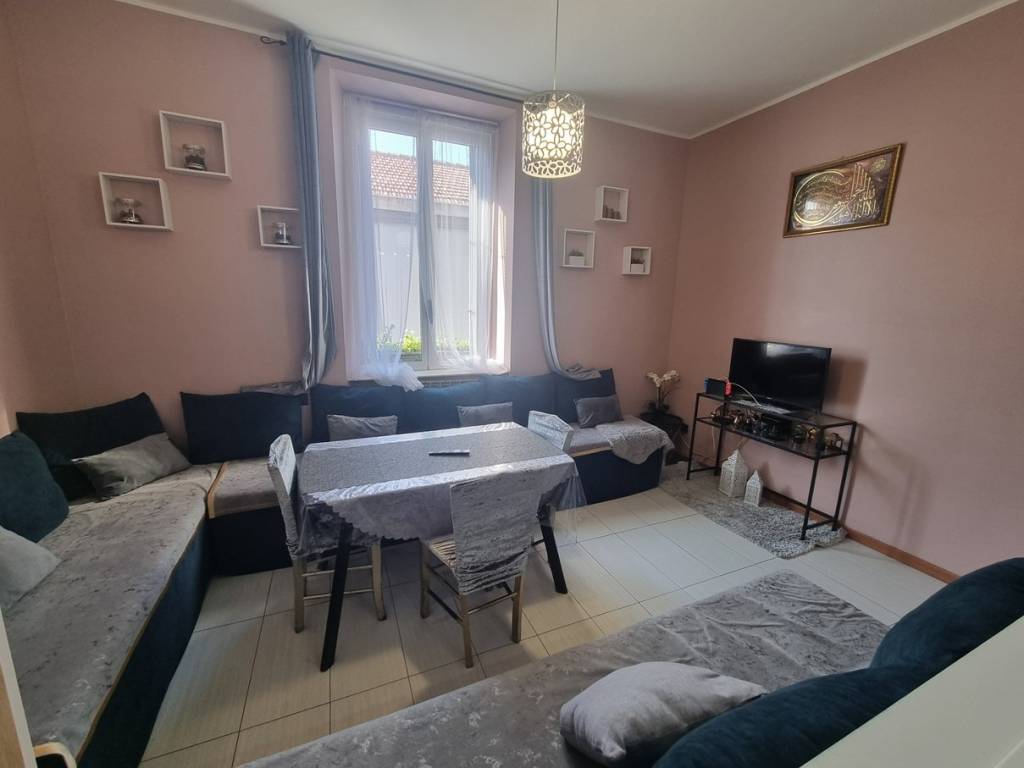 appartamento in vendita a Varedo in zona Valera