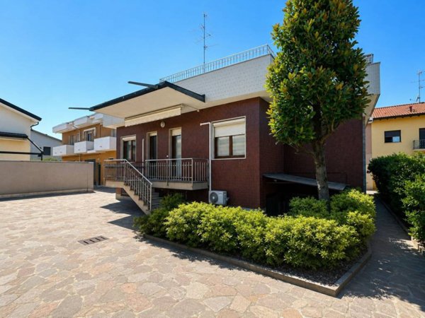 casa indipendente in vendita a Varedo
