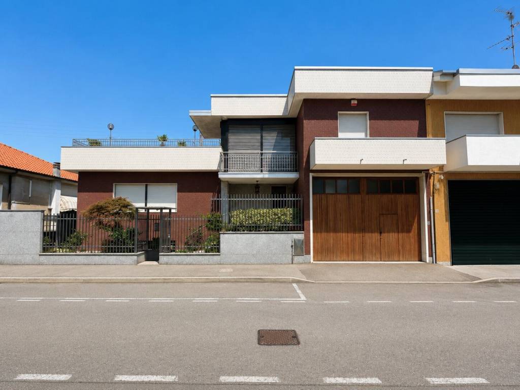 casa indipendente in vendita a Varedo