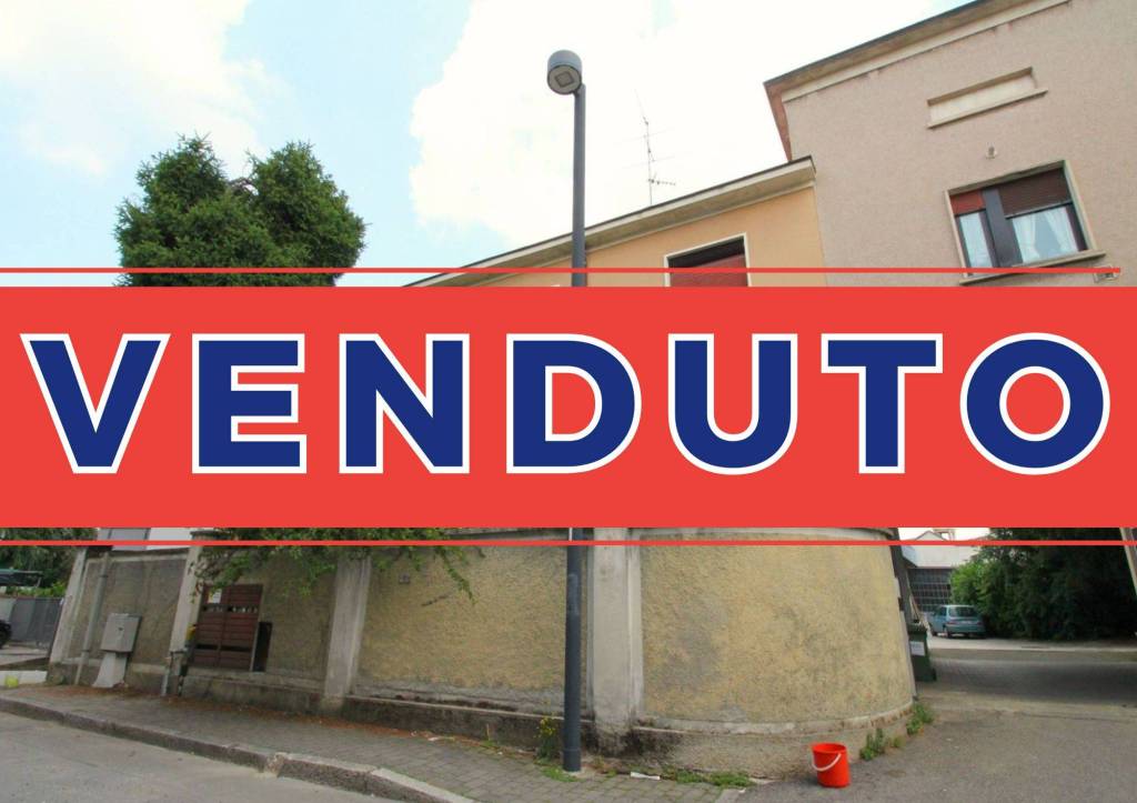 appartamento in vendita a Varedo in zona Valera
