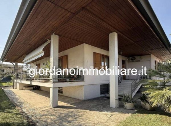 casa indipendente in vendita a Varedo in zona Valera
