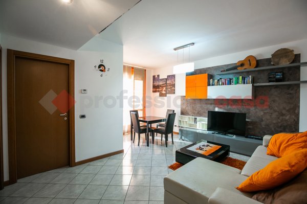 appartamento in vendita a Varedo in zona Valera