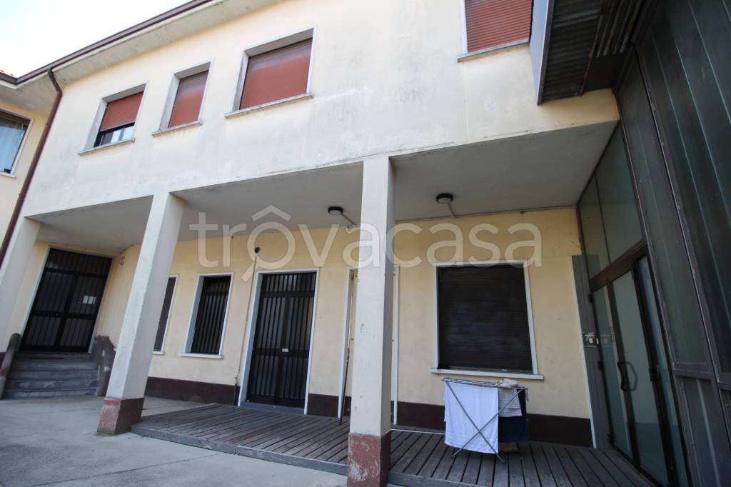 appartamento in vendita a Varedo in zona Valera