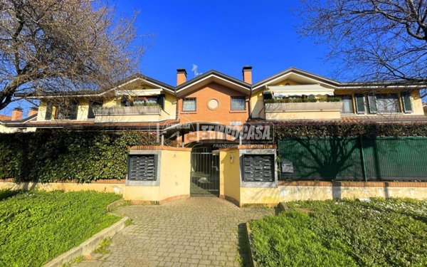 appartamento in vendita a Varedo in zona Valera