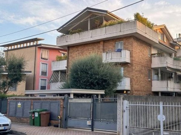 appartamento in vendita a Varedo in zona Valera