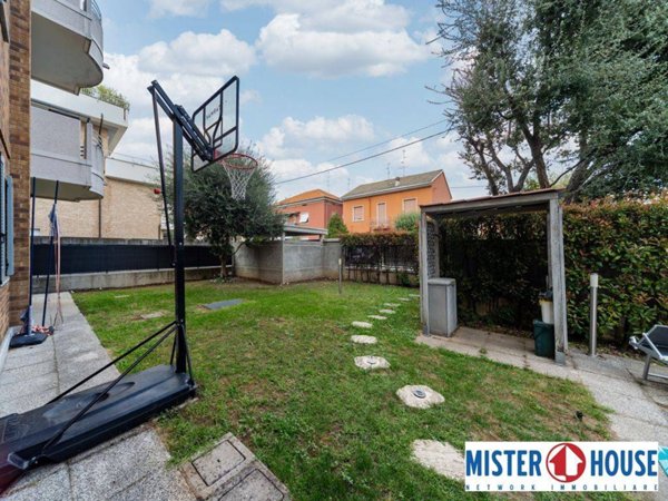 appartamento in vendita a Varedo in zona Valera