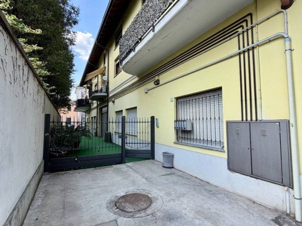 appartamento in vendita a Varedo in zona Valera