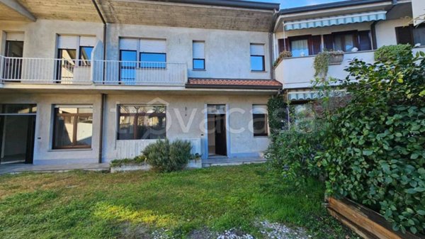 casa indipendente in vendita a Varedo in zona Valera