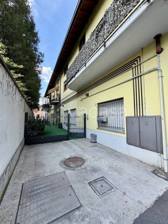appartamento in vendita a Varedo in zona Valera