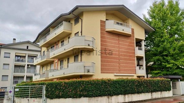 appartamento in vendita a Varedo in zona Valera
