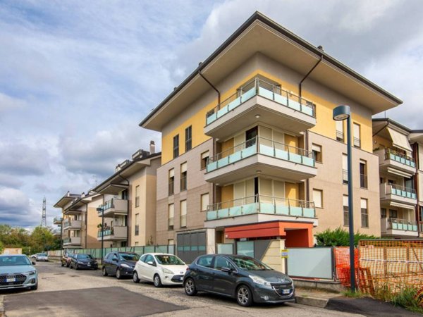 appartamento in vendita a Varedo in zona Valera