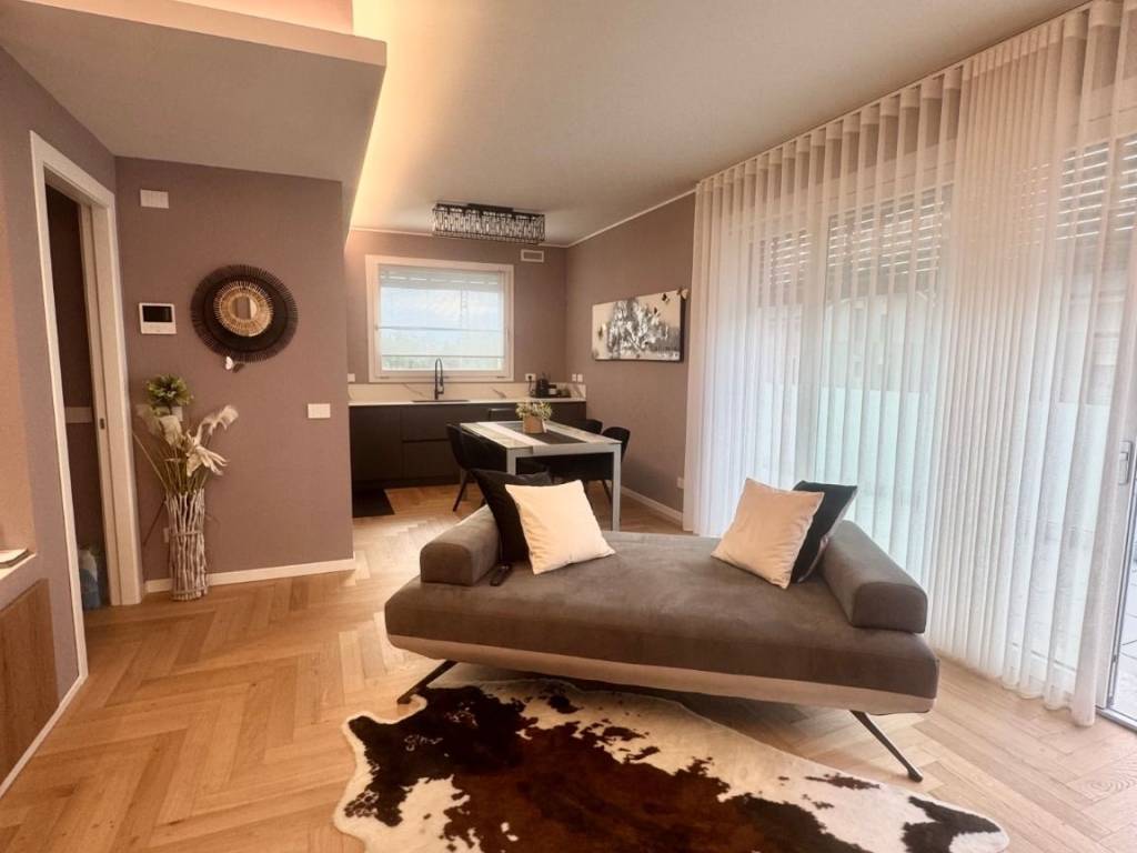 appartamento in vendita a Varedo in zona Valera