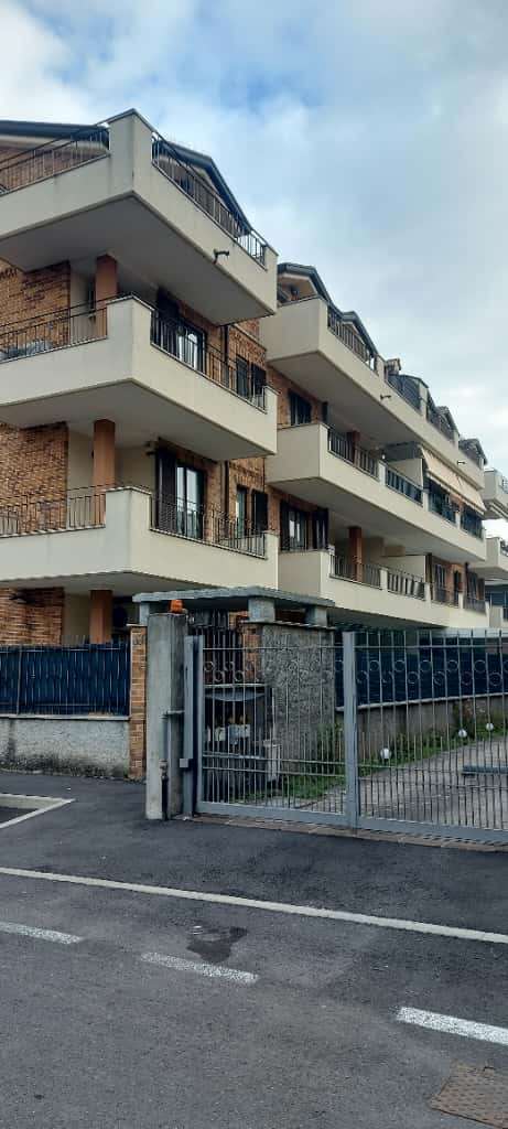 appartamento in vendita a Varedo in zona Valera