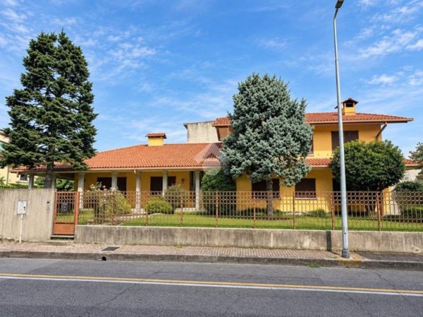 casa indipendente in vendita a Varedo