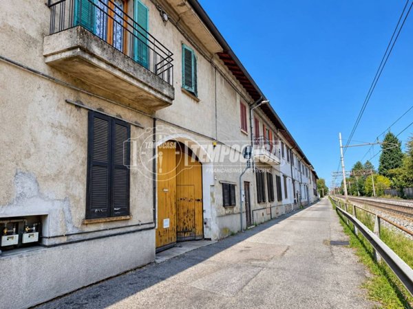 appartamento in vendita a Varedo in zona Valera