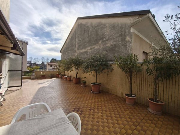 appartamento in vendita a Varedo in zona Valera