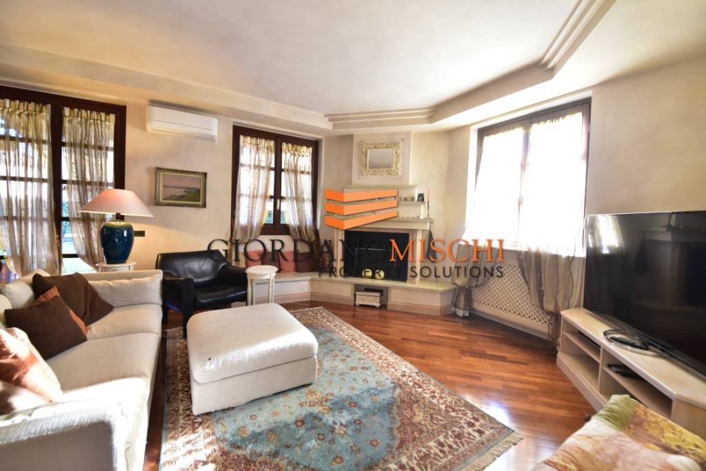 casa indipendente in vendita a Vedano al Lambro