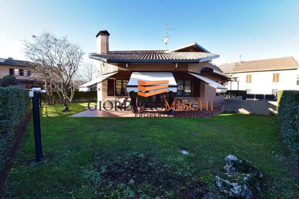 casa indipendente in vendita a Vedano al Lambro
