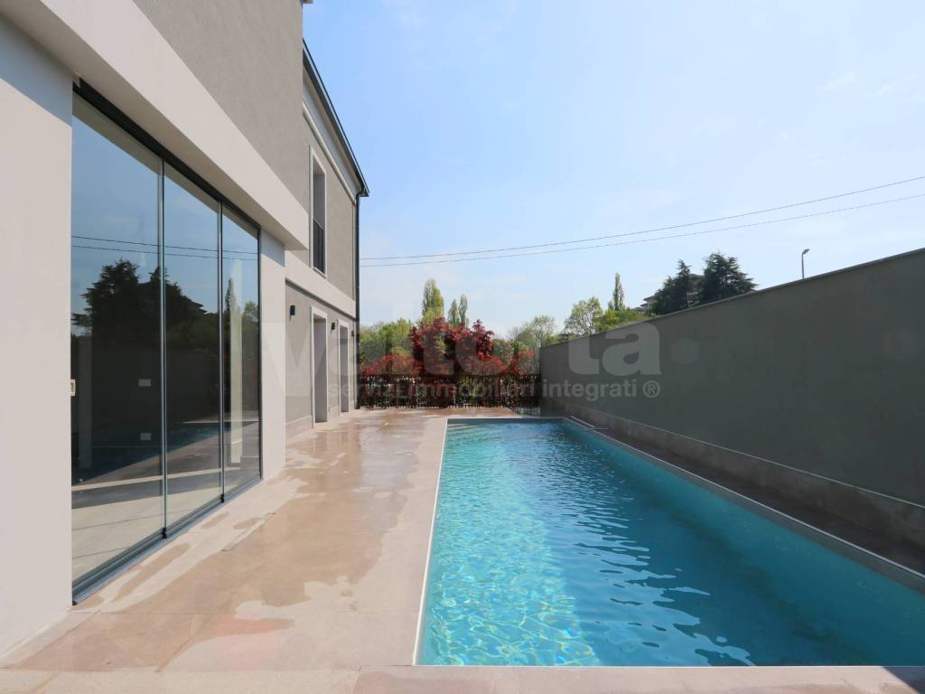 casa indipendente in vendita a Vedano al Lambro