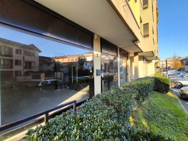 negozio in vendita a Vedano al Lambro