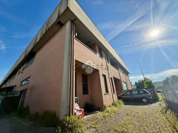 capannone in vendita a Vedano al Lambro